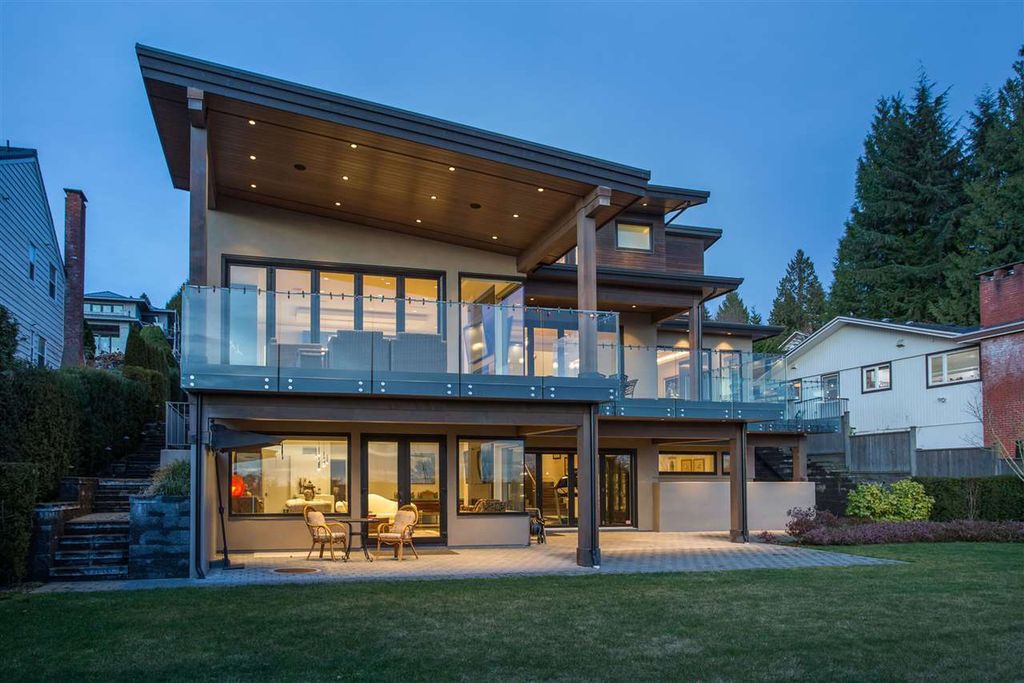 This Magnificent Luxury Villa in West Vancouver, Canada was executed by Marble Construction. The Villa is part of a breathtaking natural setting that offers unforgettable views of the Ocean and City