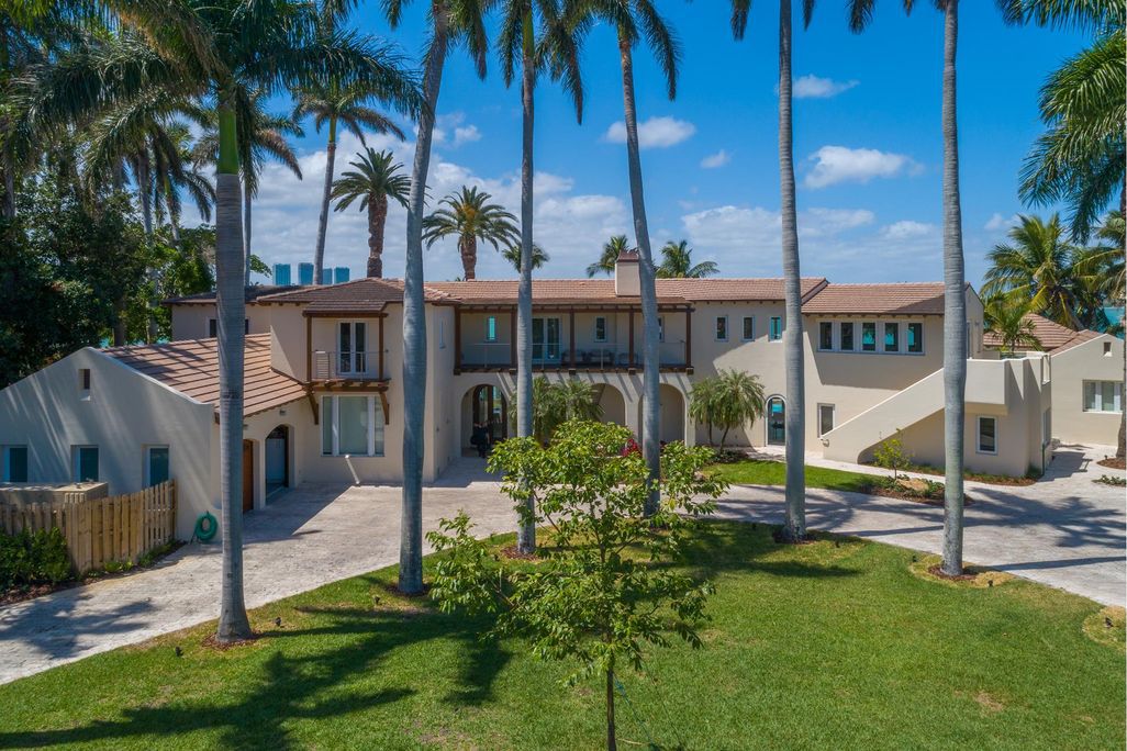 Mediterranean-style-House-with-westerly-sunset-view-in-Miami-Beach-20