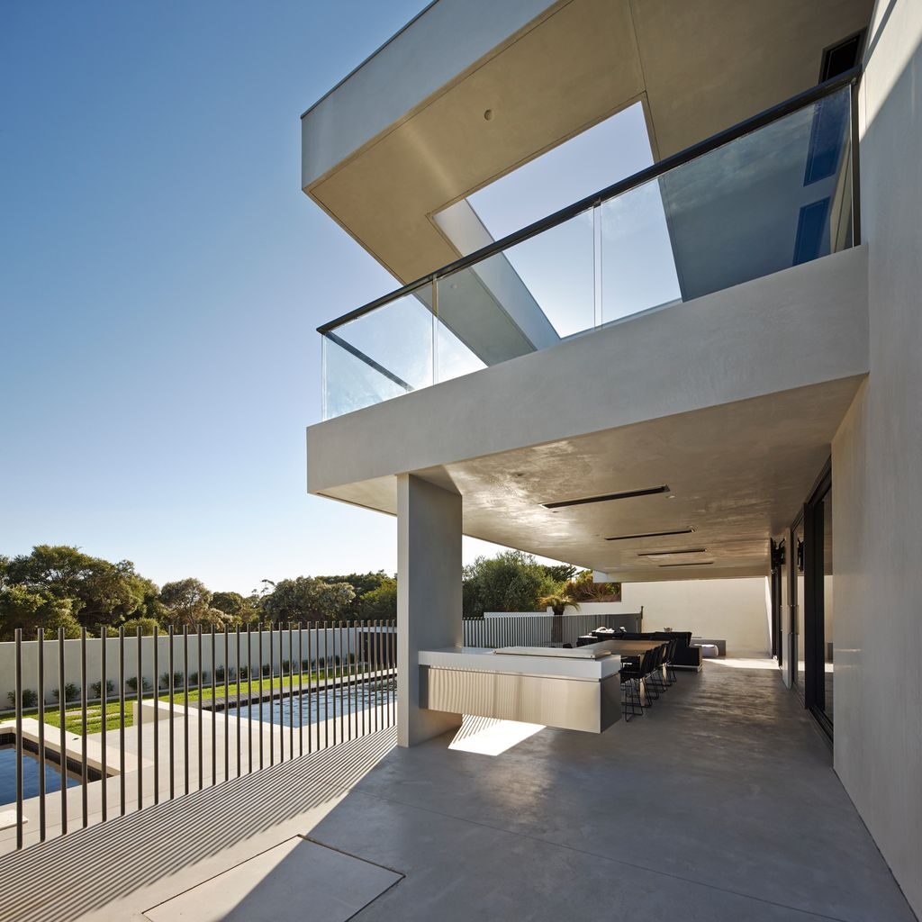 Modern Private Living Place with Point Nepean Project by FGR Archi
