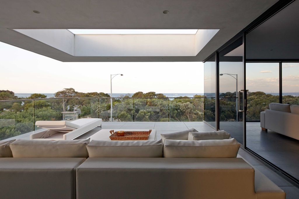 Modern Private Living Place with Point Nepean Project by FGR Archi