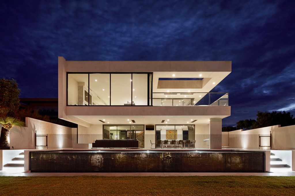 Modern-Private-Living-Place-with-Point-Nepean-Project-by-FGR-Architects