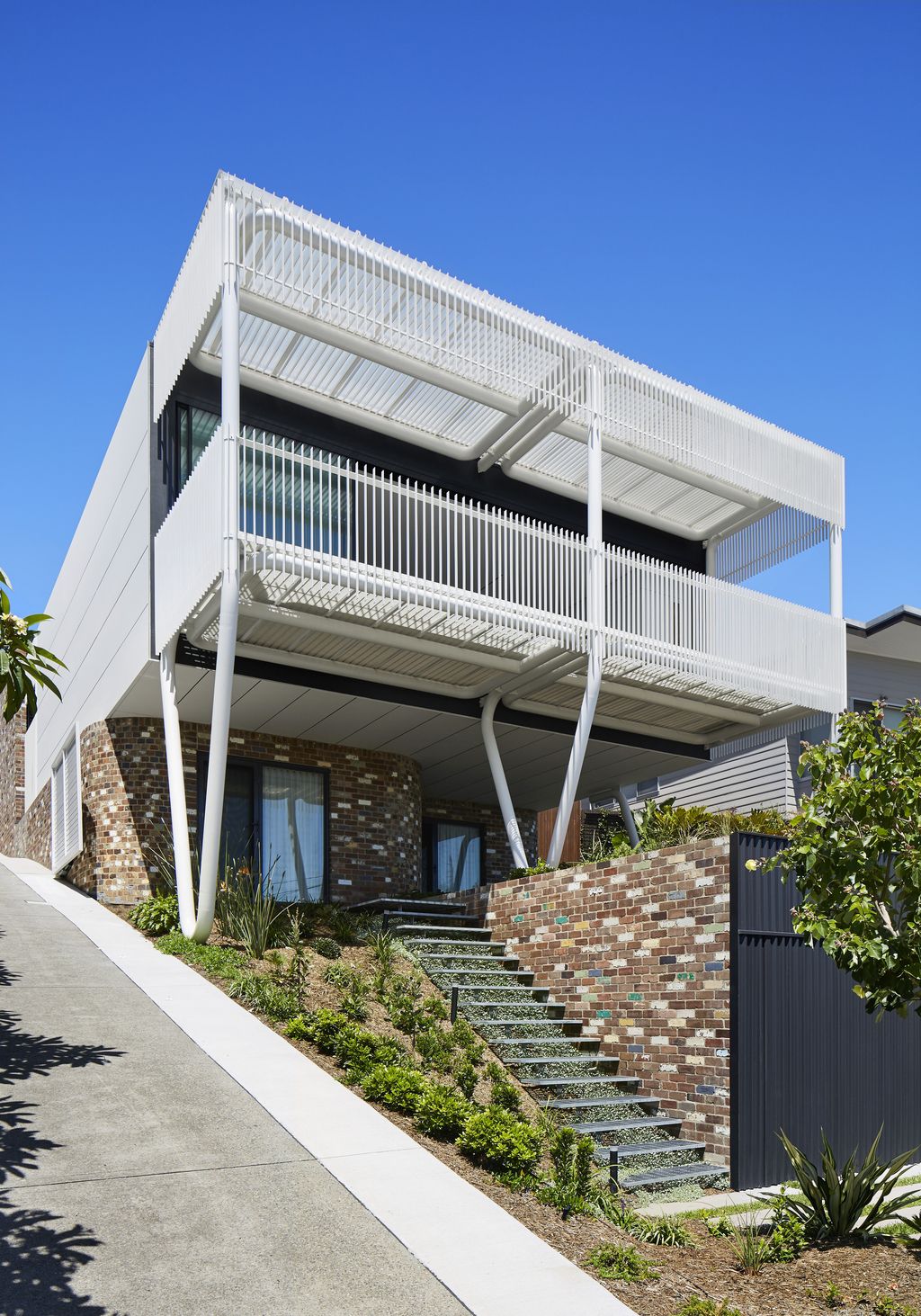 Overlooking the ocean of Greenacres House by Austin Maynard Architects