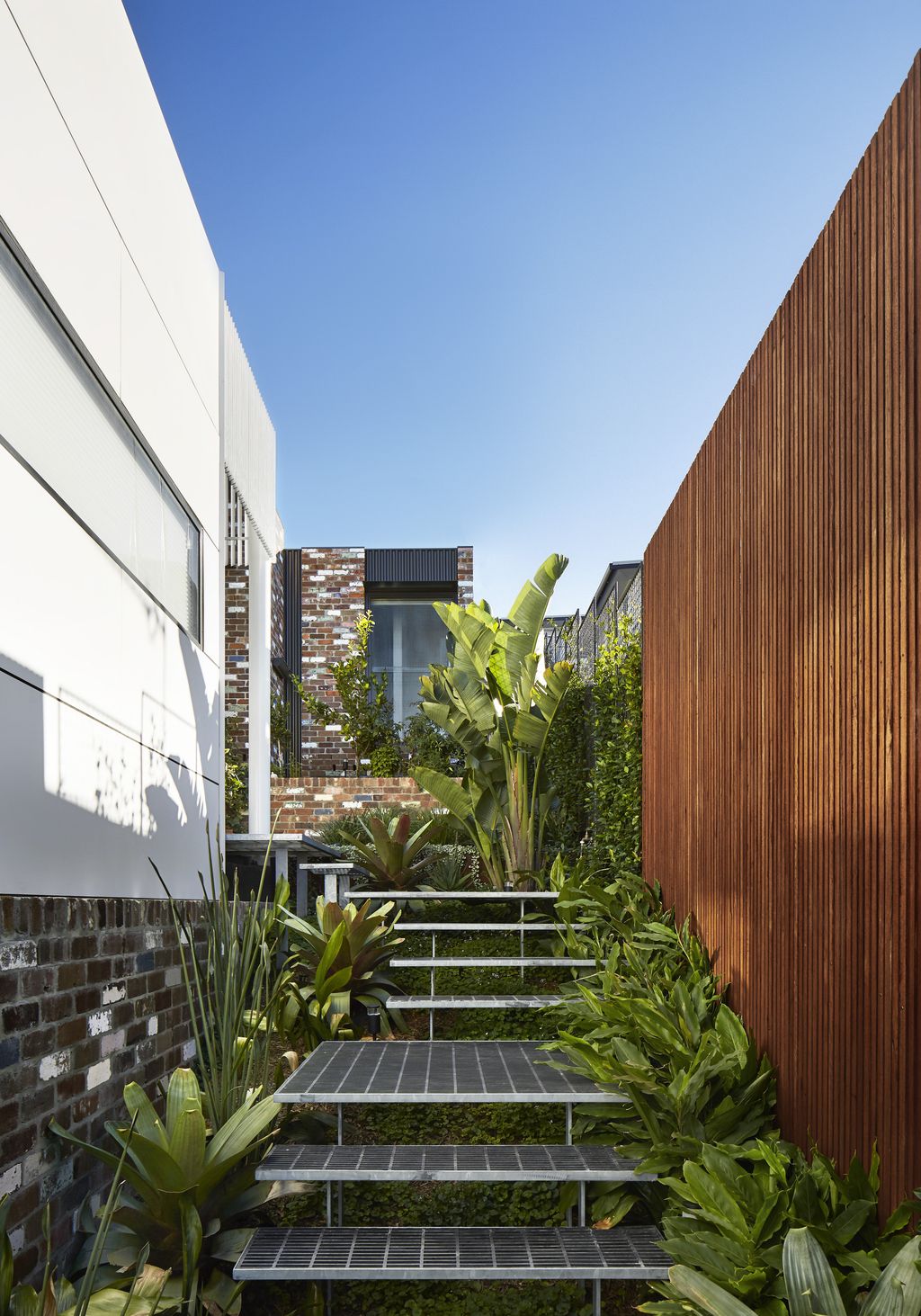 Overlooking the ocean of Greenacres House by Austin Maynard Architects