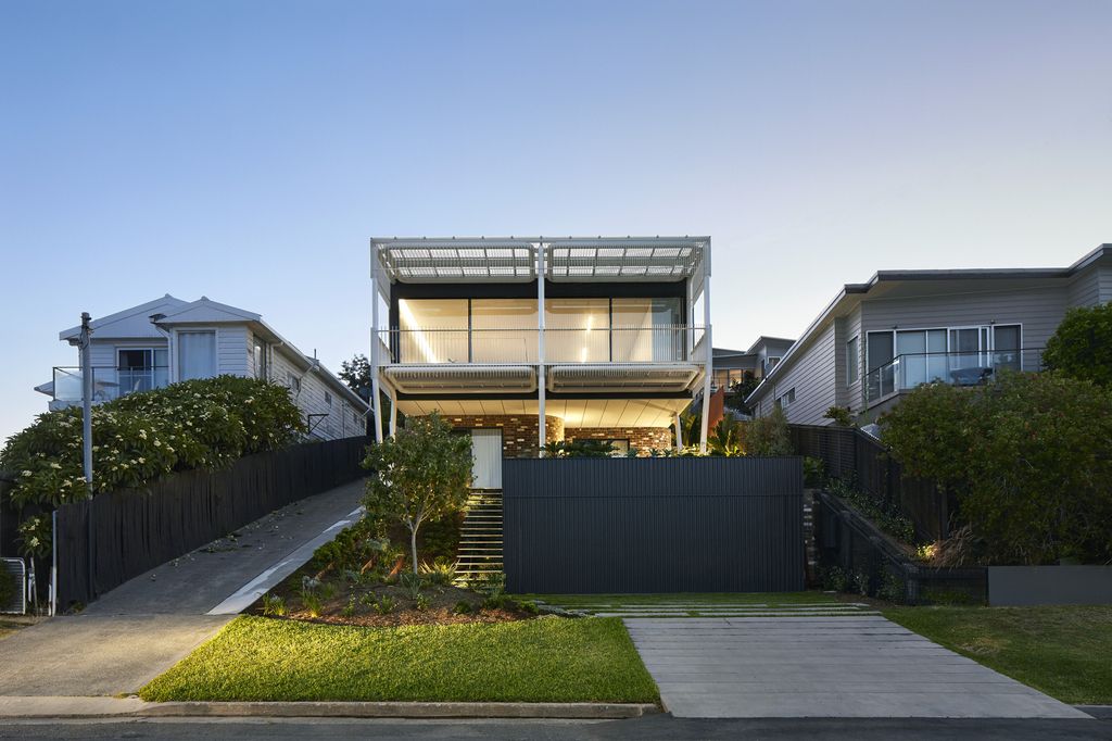 Overlooking the ocean of Greenacres House by Austin Maynard Architects