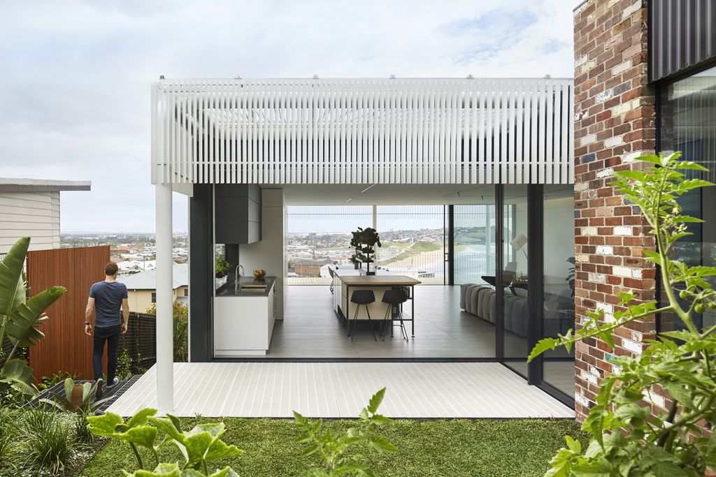 Overlooking the ocean of Greenacres House by Austin Maynard Architects