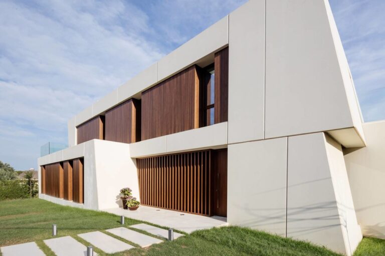 Panoramic House, Unique Home with The Landscape as Protagonist