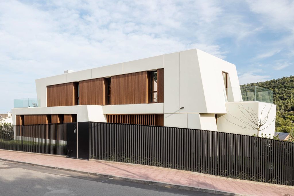 Panoramic House in Spain, unique home with the landscape as protagonist