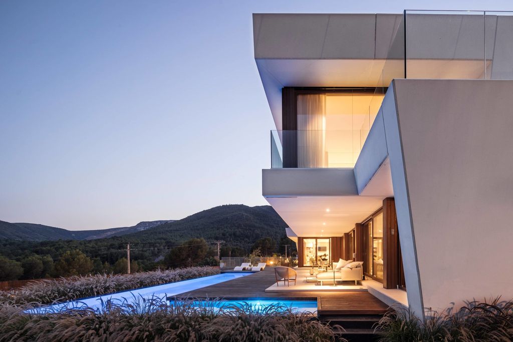 Panoramic House in Spain, unique home with the landscape as protagonist