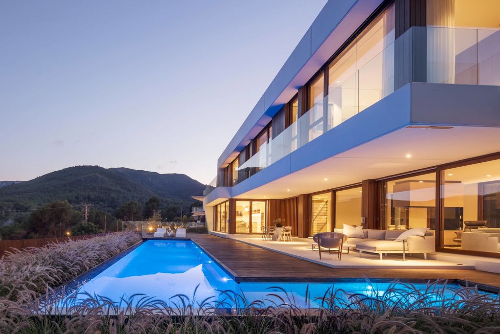 Panoramic House in Spain, unique home with the landscape as protagonist