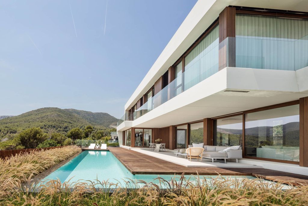 Panoramic House in Spain, unique home with the landscape as protagonist