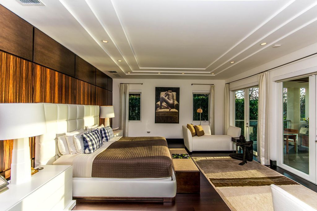 Renovated-Modern-Waterfront-Villa-in-Miami-Beach-Florida-2-1