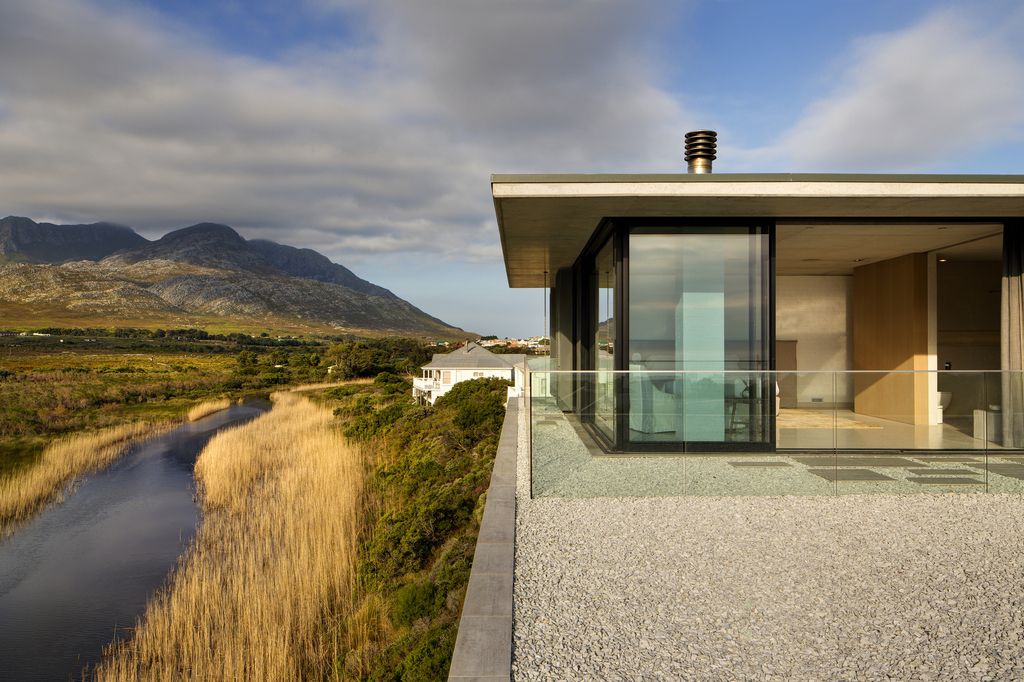 Restio-River-House-a-Sophisticated-Family-Holiday-Home-by-SAOTA-5