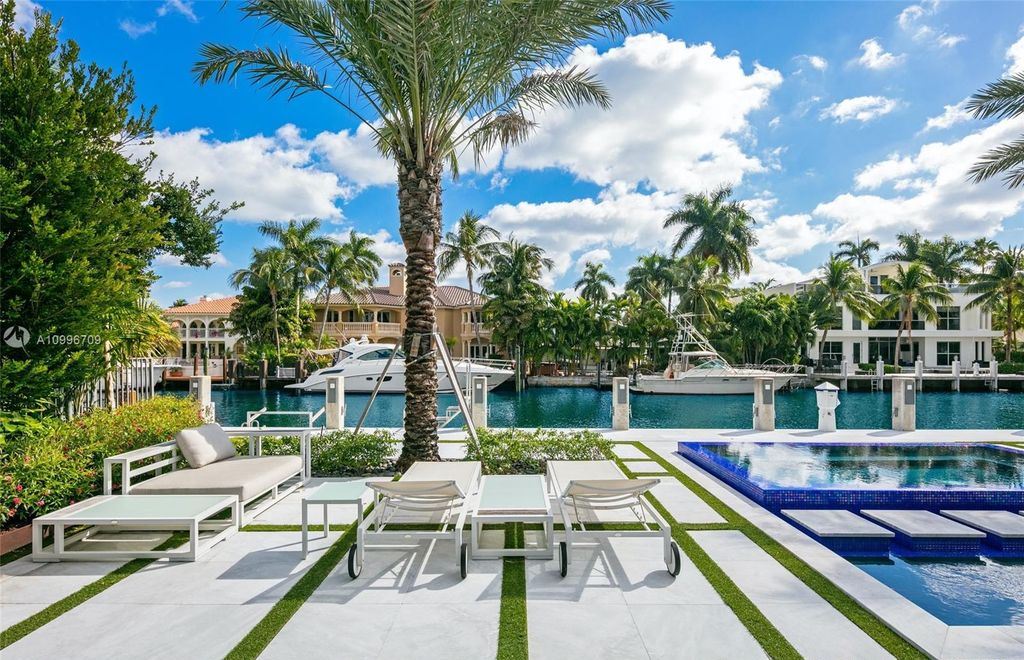 Sleek-Art-meets-Architecture-in-this-5990000-Minimalist-Modern-Fort-Lauderdale-Home-19