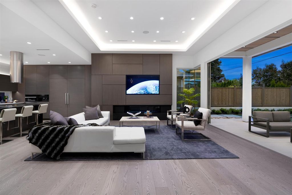 This Spectacular Modern Estate in North Vancouver, Canada was executed by prestigious Marble Construction. This is a beautiful home located at one of the most sought-after street in North Vancouver