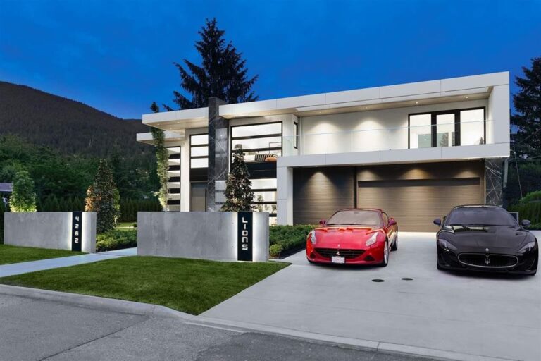 Spectacular Modern Estate  in North Vancouver built by Marble Construction