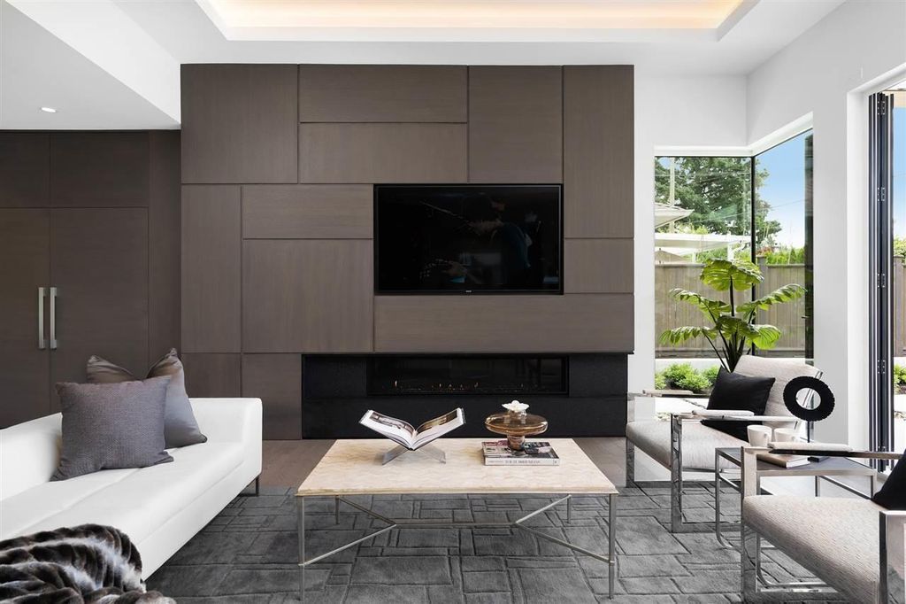 This Spectacular Modern Estate in North Vancouver, Canada was executed by prestigious Marble Construction. This is a beautiful home located at one of the most sought-after street in North Vancouver