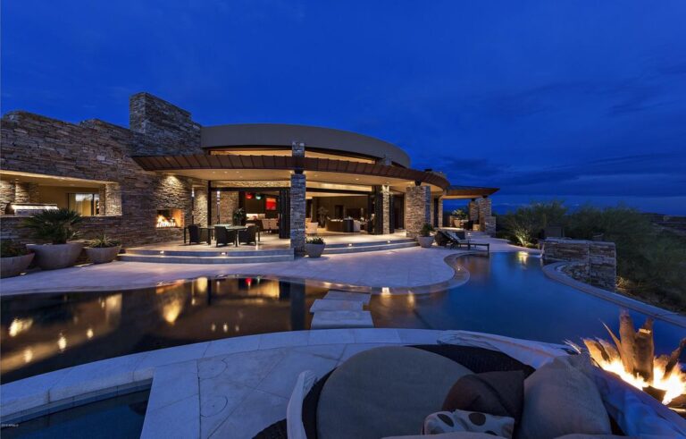 Stunning Desert Mountain Home in Arizona with Graceful Architecture Built by Platinum Homes