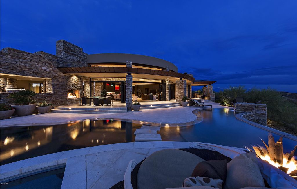 Stunning-Desert-Mountain-Home-in-Arizona-with-Graceful-Architecture-Built-by-Platinum-Homes-1