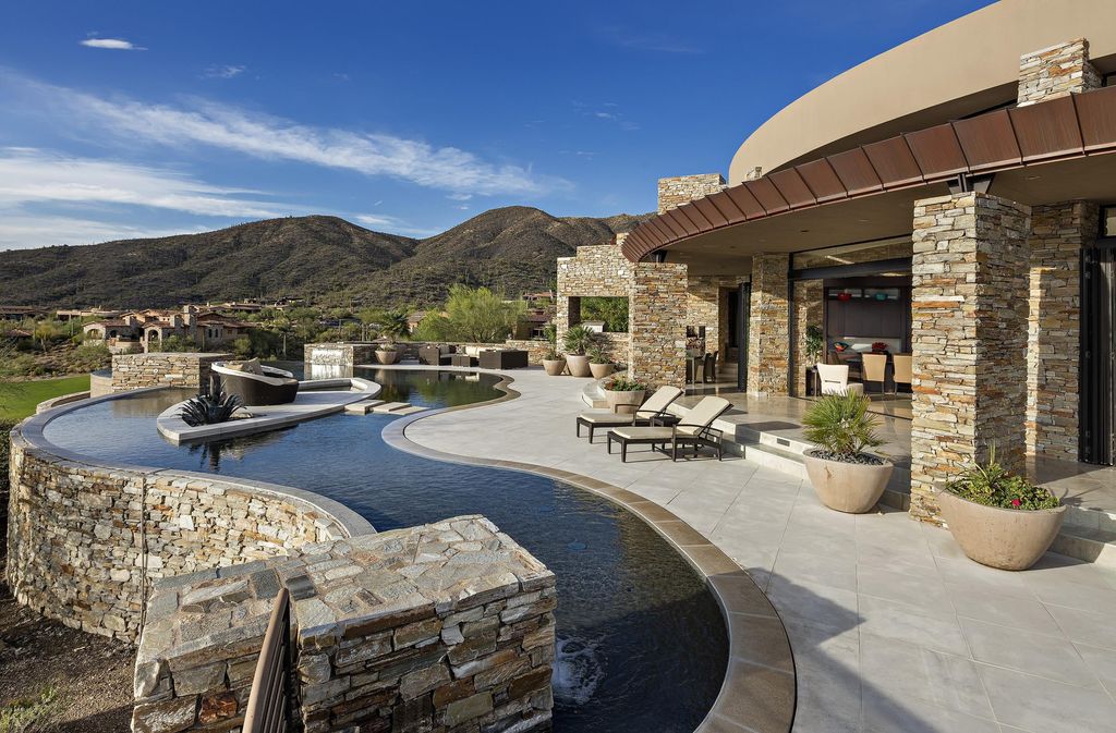 Stunning-Desert-Mountain-Home-in-Arizona-with-Graceful-Architecture-Built-by-Platinum-Homes-19