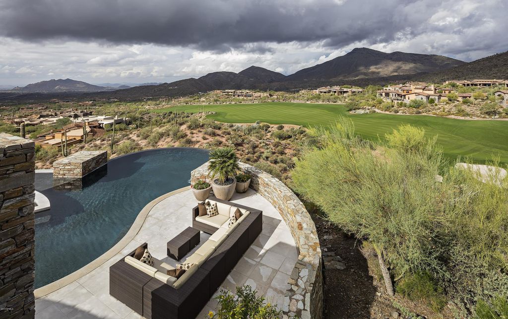 Stunning-Desert-Mountain-Home-in-Arizona-with-Graceful-Architecture-Built-by-Platinum-Homes-20