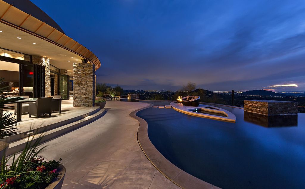 This Stunning Desert Mountain Home in Arizona is world-class art piece created by a perfect combination between prestigious Platinum Homes and talent architect Bing Hu