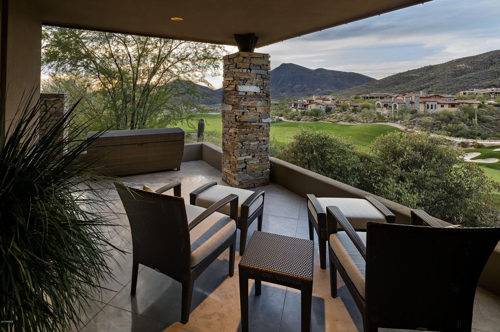 Stunning-Desert-Mountain-Home-in-Arizona-with-Graceful-Architecture-Built-by-Platinum-Homes-28