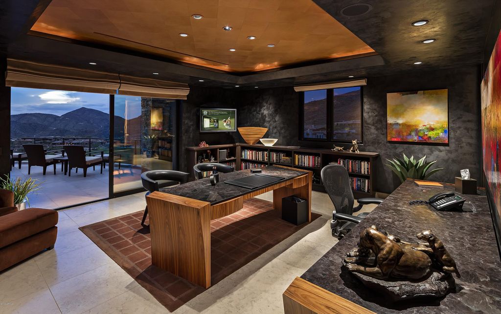 This Stunning Desert Mountain Home in Arizona is world-class art piece created by a perfect combination between prestigious Platinum Homes and talent architect Bing Hu