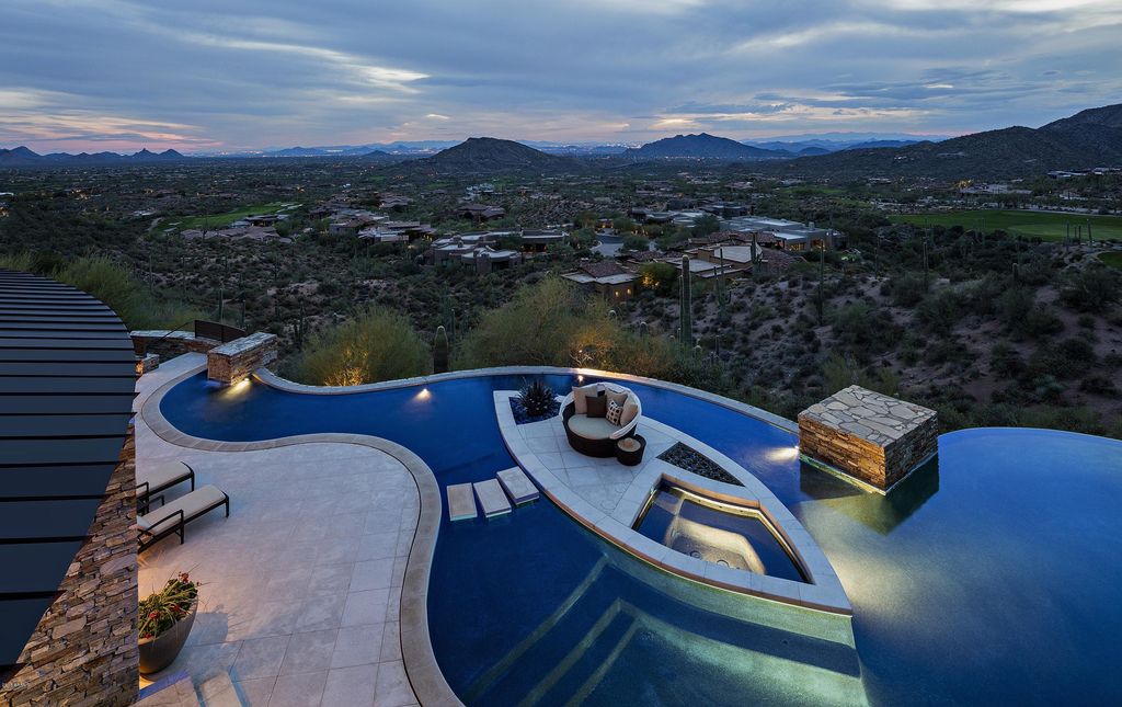 This Stunning Desert Mountain Home in Arizona is world-class art piece created by a perfect combination between prestigious Platinum Homes and talent architect Bing Hu