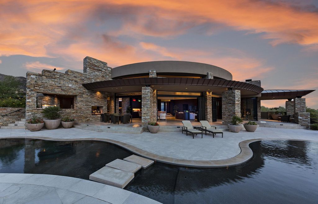 Stunning-Desert-Mountain-Home-in-Arizona-with-Graceful-Architecture-Built-by-Platinum-Homes-35