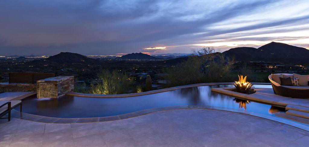 This Stunning Desert Mountain Home in Arizona is world-class art piece created by a perfect combination between prestigious Platinum Homes and talent architect Bing Hu