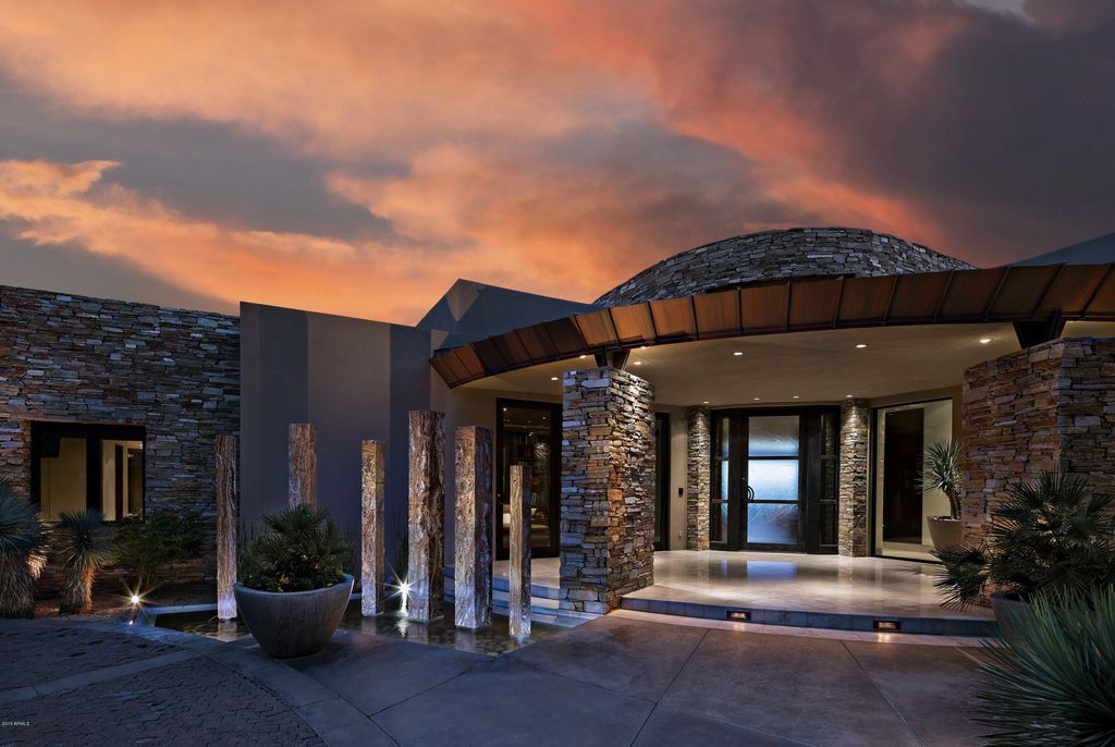 Stunning-Desert-Mountain-Home-in-Arizona-with-Graceful-Architecture-Built-by-Platinum-Homes-6