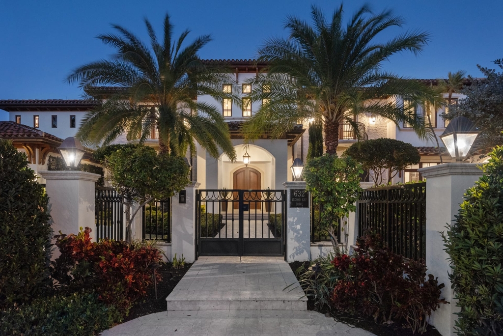 The Mediterranean Mansion in Fort Lauderdale is a stunning home features wide water River views, high end finishes, marble floors now available for sale. This home located at 632 2nd Key Dr, Fort Lauderdale, Florida; offering 8 bedrooms and 10 bathrooms with over 10,000 square feet of living spaces.