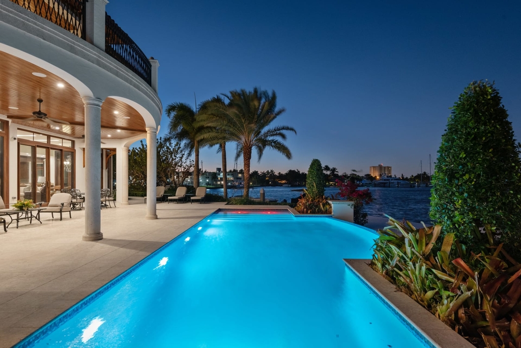 Stunning-Mediterranean-Mansion-comes-with-Mega-Yacht-Dockage-Asking-22950000-27