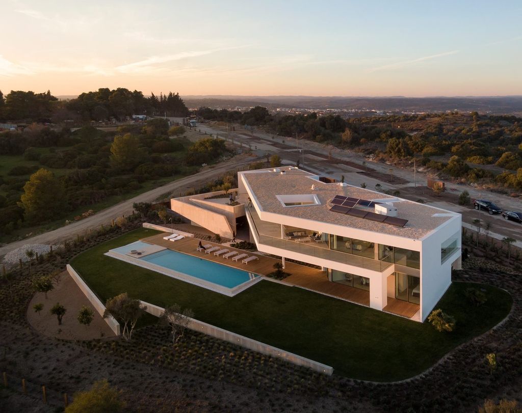 Stunning Modernist Design of Villa Pernoi in Lagos by Mário Martins Atelier 