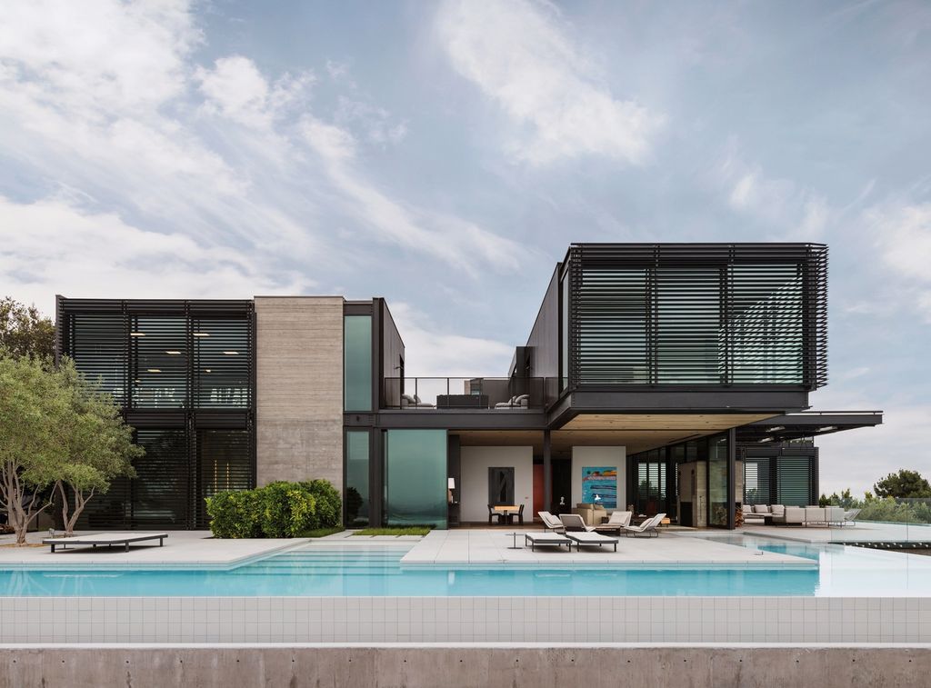 Stunning High-tech Design of Collywood House by Olson Kundig