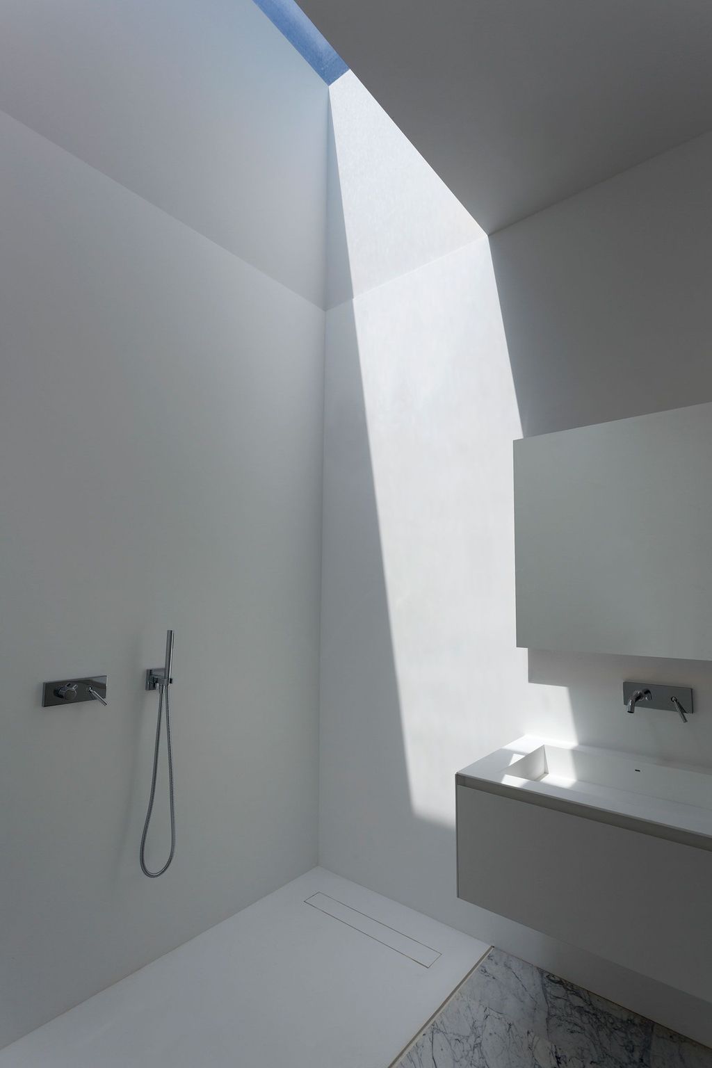 The Modern Two-storey Aluminum House by Fran Silvestre Arquitectos