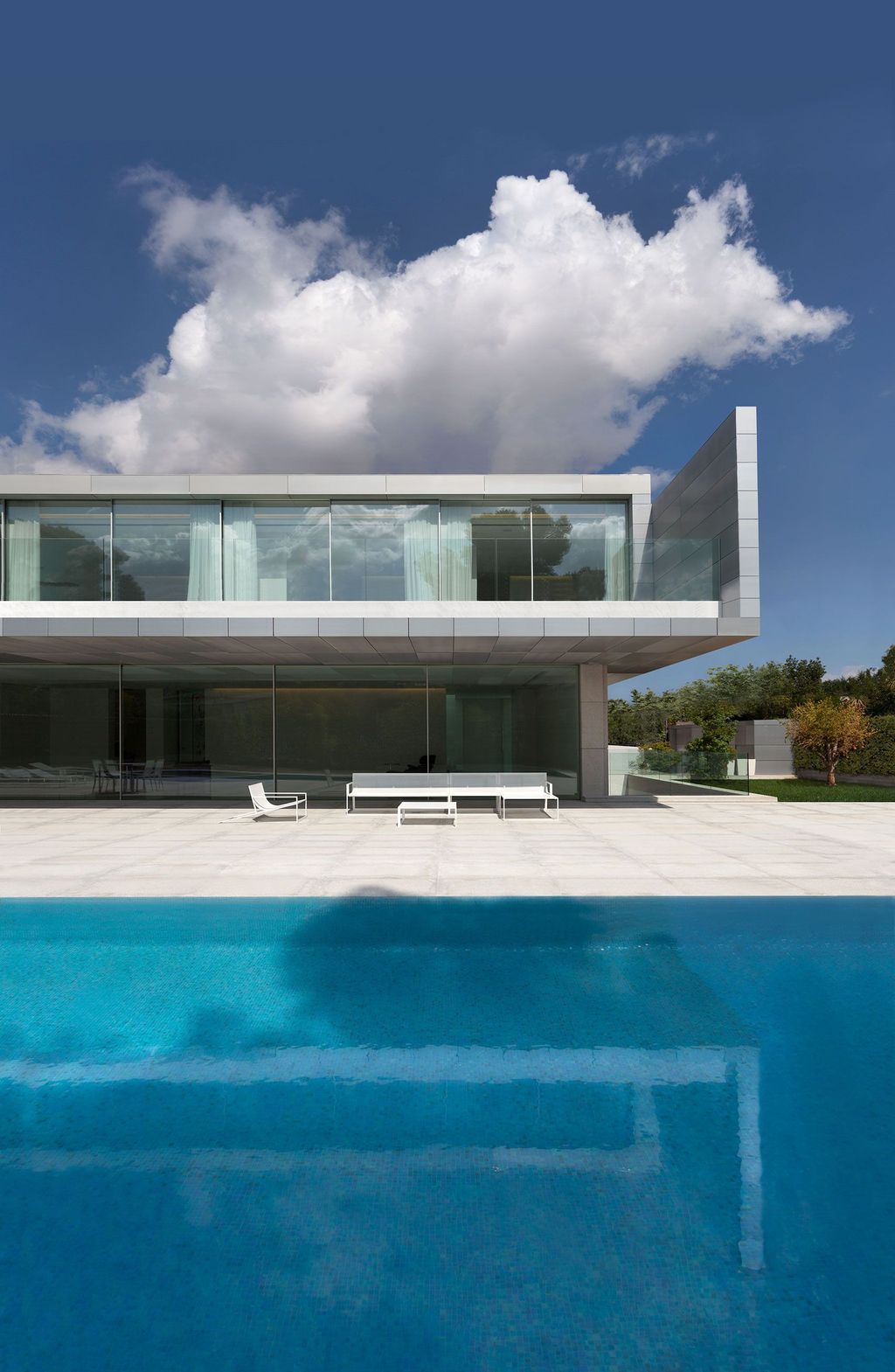 The Modern Two-storey Aluminum House by Fran Silvestre Arquitectos