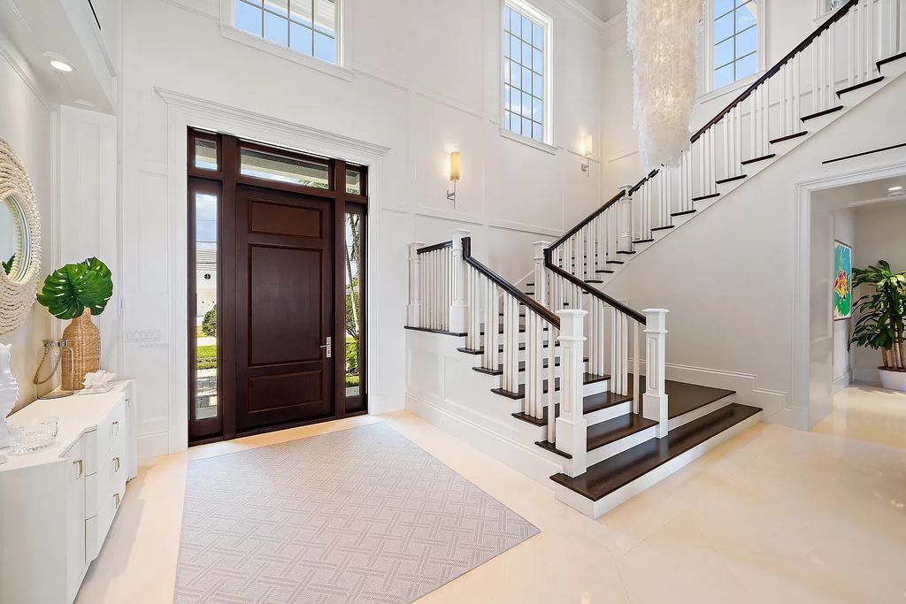 This-10790000-North-Palm-Beach-Home-defines-the-Refined-Luxury-Living-11