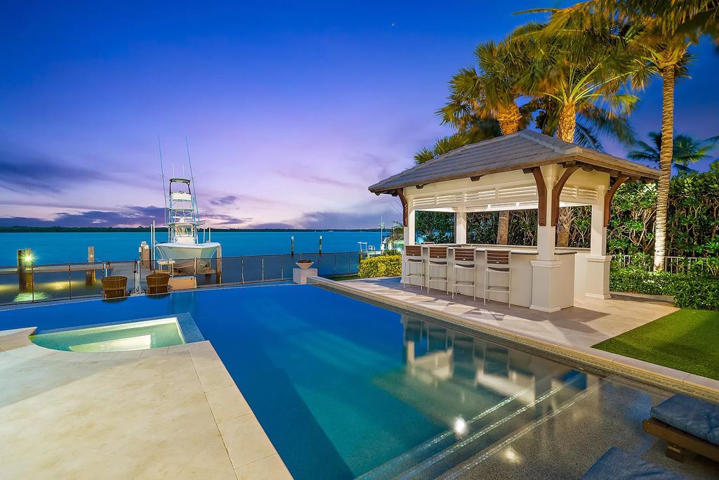 This-10790000-North-Palm-Beach-Home-defines-the-Refined-Luxury-Living-23