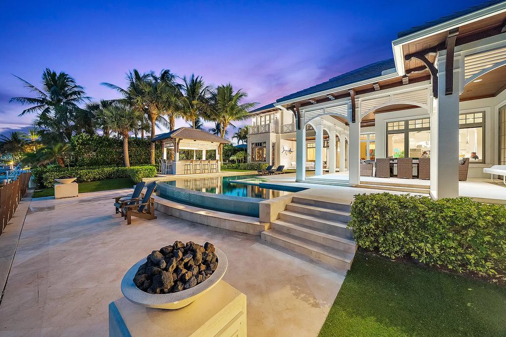 This-10790000-North-Palm-Beach-Home-defines-the-Refined-Luxury-Living-32