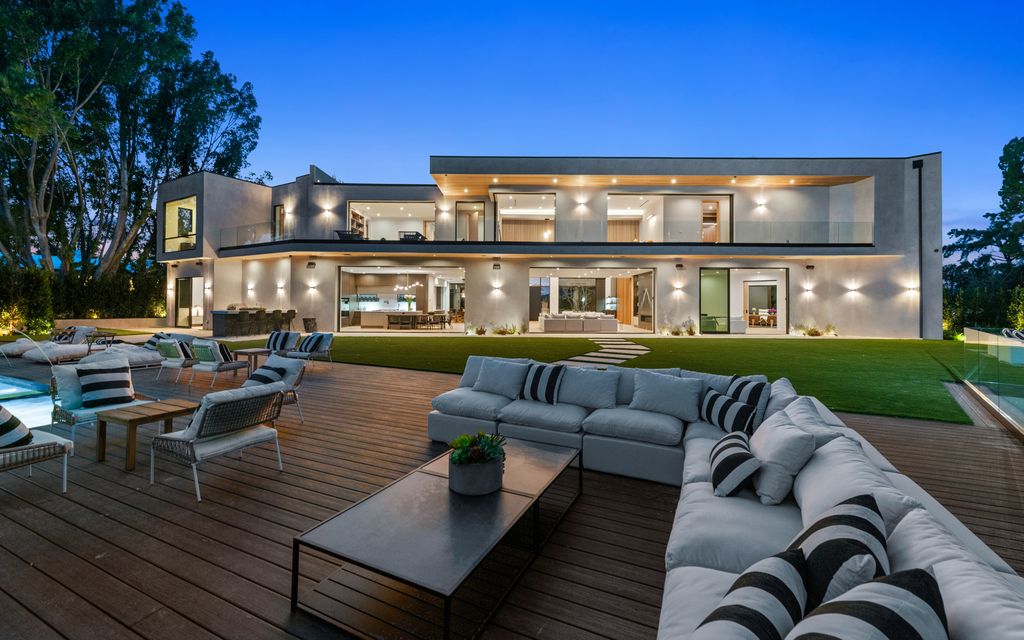 The New Construction Home in Encino is an entertainers paradise awaits with the massive rooftop deck and a sparkling infinity pool now available for sale. This home located at 16110 Meadowview Dr, Encino, California; offering 7 bedrooms and 7 bathrooms with over 10,000 square feet of living spaces.