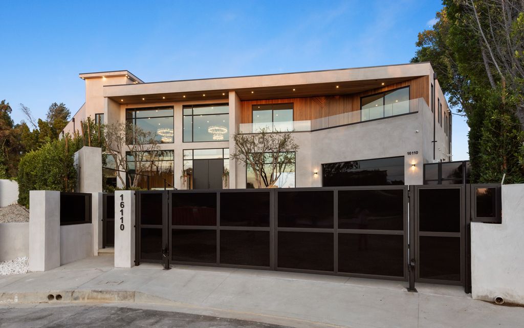 This-12995000-New-Construction-Home-is-the-Finest-Example-of-Modern-Architecture-in-Encino-5