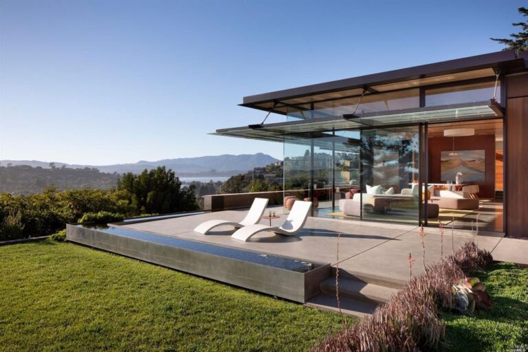 This $13,700,000 Masterfully Designed Home in Tiburon offers Panoramic Views of Golden Gate Bridge