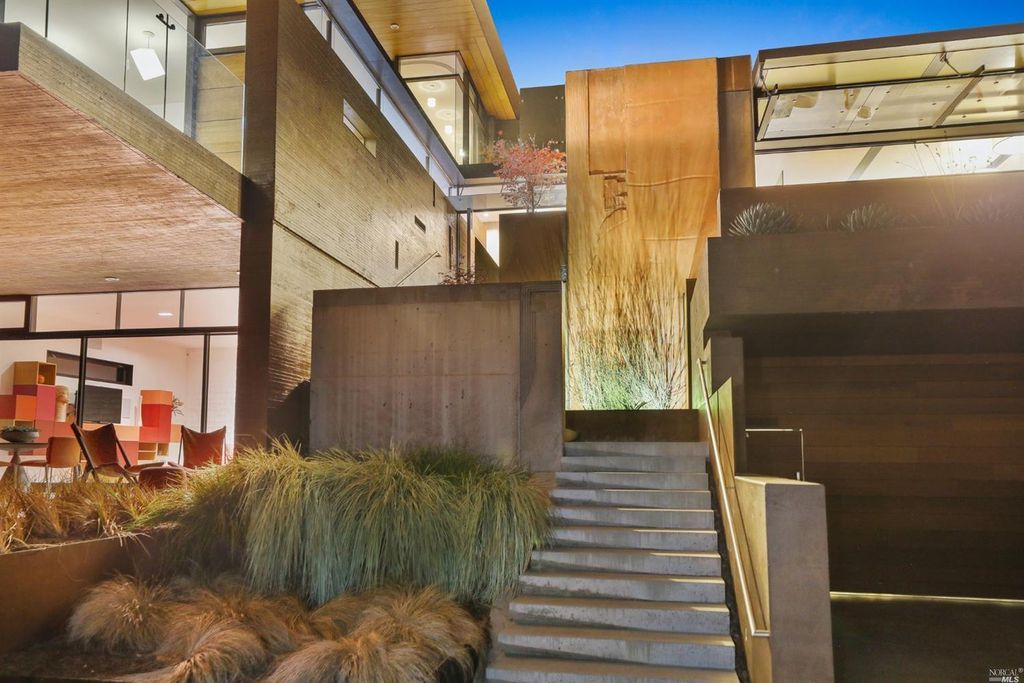 This-13700000-Masterfully-Designed-Home-in-Tiburon-offers-Panoramic-Views-of-Golden-Gate-Bridge-32