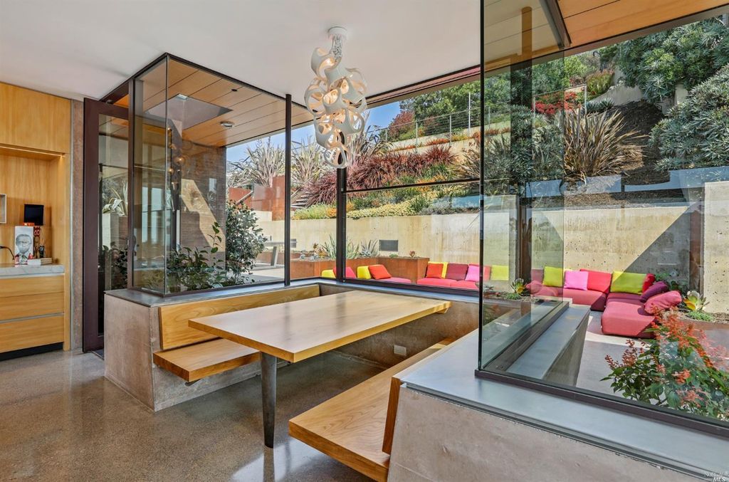 This-13700000-Masterfully-Designed-Home-in-Tiburon-offers-Panoramic-Views-of-Golden-Gate-Bridge-9