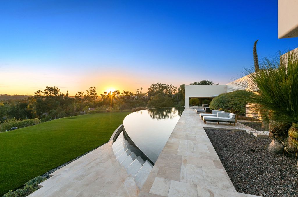 This-13950000-Rancho-Santa-Fe-Home-is-An-Amazing-Contemporary-Work-of-Art-21