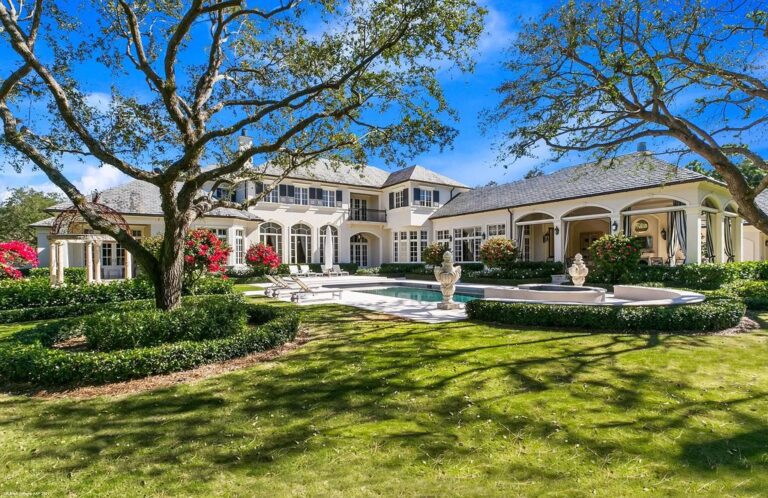 $14.995M Jupiter Home features The Highest Levels of Finish Throughout