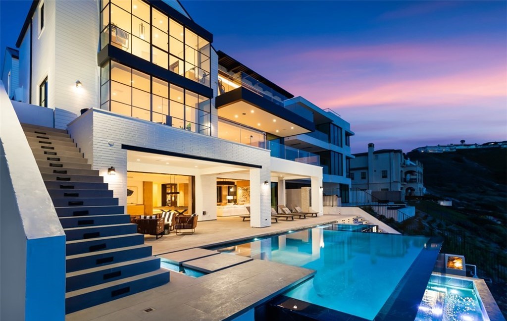 This-18250000-Dana-Point-Home-Redefines-Luxurious-Seaside-Living-12