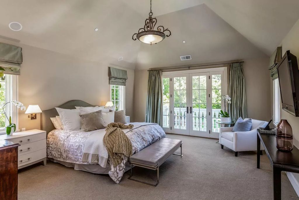 Why not paint your wooden flooring white to instantly brighten a dark color scheme if you have the good fortune to have them? The warm color scheme and striking materials give this room a cozy, cocooning vibe. The upholstered headboard resting on the bed frame adds drama, while the white-painted floorboards provide a sense of balance.