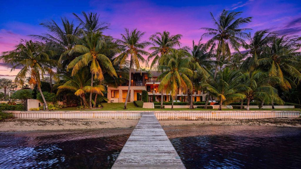 This-35000000-Florida-Mansion-offers-Endless-Ocean-and-Intracoastal-Views-6